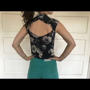 Collared sleeveless top